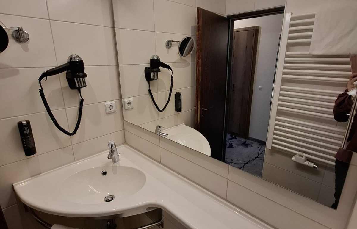 Einzelzimmer Bild 3 LIHO Hotel Lindenhof Lübeck • Urlaub in Schleswig Holstein
