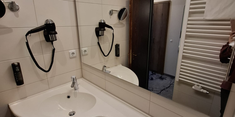 Einzelzimmer Bild 3 LIHO Hotel Lindenhof Lübeck • Urlaub in Schleswig Holstein